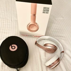 Beats Solo 3 Wireless Rose Gold Headphones